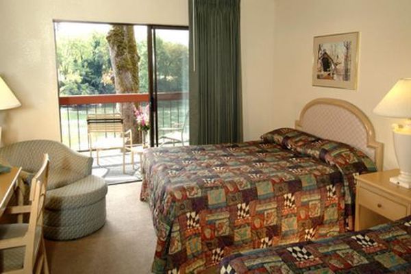THE RIVERSIDE INN (Grants Pass)